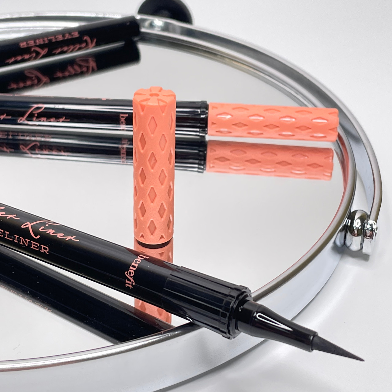 Рідка підводка Benefit Roller Liner Liquid Eyeliner (black).