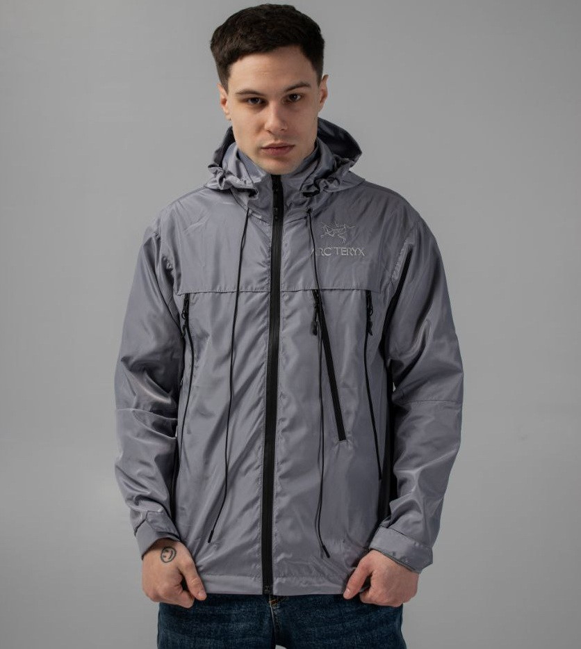 Куртка чоловіча Arcteryx вітровка осінь-весна демісезонна легка з капюшоном сіра. Живе фото, фото 1