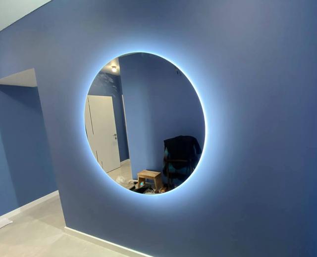 Дзеркало-кругле-настінне-з-LED-підсвічуванням-по-периметру Dzerkalo-kruhle-nastinne-z-LED-pidsvichuvannyam-po-perymetru