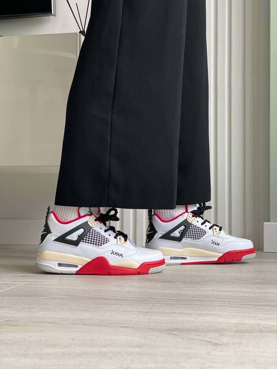 Стильні кросівки жіночі Nike Air Jordan Retro 4. Кроси для дівчат Найк Аір Джордан 4 Ретро весна осінь.