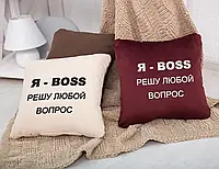 Декоративная подушка подарок для шефа, коллеги, мужа с вышивкой « Я босс решу любой вопрос» флок бордовый
