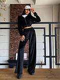 Модний велюровий костюм з укороченою кофтою і широкими штанами, фото 2