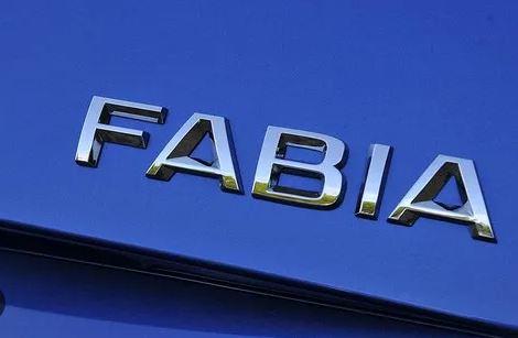 Шильдик емблема напис на багажник Skoda Fabia Шкода Фабія  колір хром