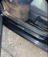Захист порогів - накладки на пороги Seat LEON 2005-2012 рр. (Premium Карбон)