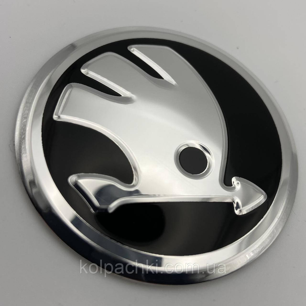 Наклейка алюмінієва з двостороннім скотчем із логотипом  Skoda Шкоду 75 мм металева