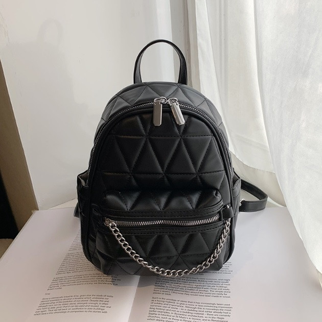 Жіночий маленький рюкзак в чорному кольорі з міні ланцюжок