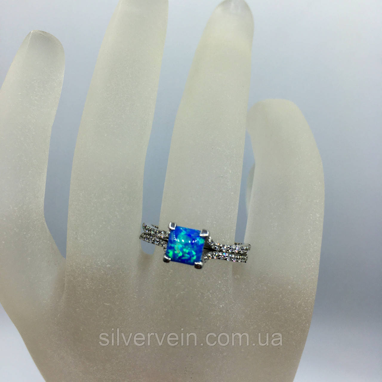 Срібне кільце з блакитним опалом і білими фіанітами, фото 1