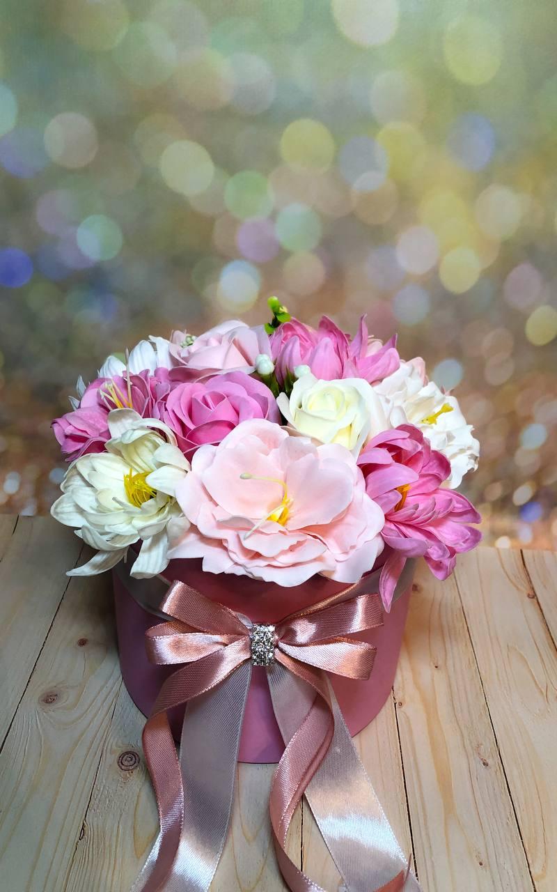 что купить девушкам на 8 марта