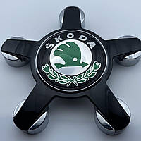 Колпачок с логотипом Skoda на диски Audi 8R0601165 черные зеленый знак 135 мм