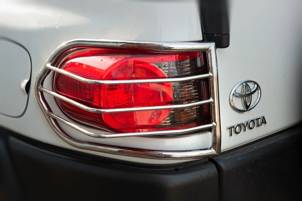 Захист задніх фонарів (нержавійка, 2 шт) для Toyota FJ Cruiser, фото 1