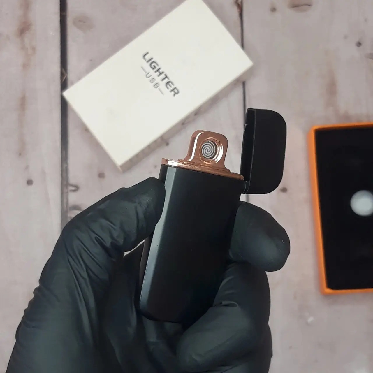Аккумуляторная электро USB зажигалка сенсорная с индикатором заряда в подарочной коробке Черная - фото 5 - id-p1782045998