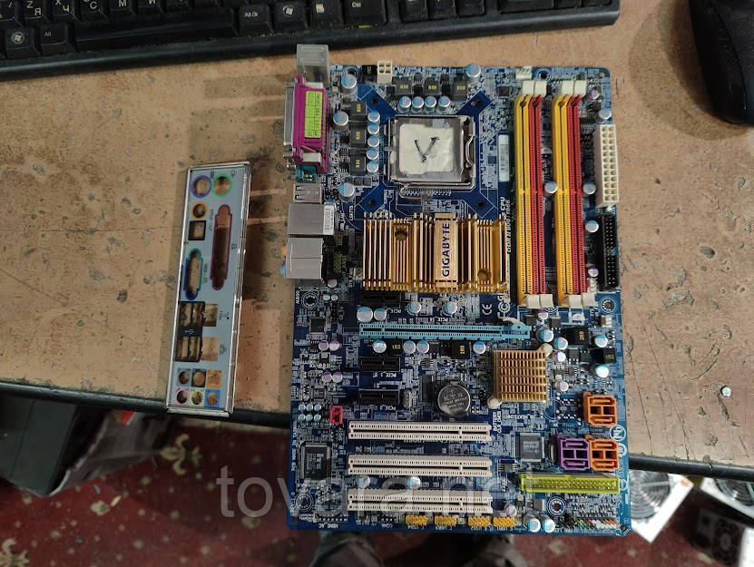 Мат. плата Gigabyte GA-P35-DS3 rev1.0 LGA775 P35 PCI-E+GbLAN SATA RAID ATX 4DDR2 No 231601