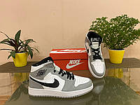 Мужские высокие кроссовки Nike Air Jordan 1 Retro (бело-серые) D281 классные молодежные демисезонные кроссы