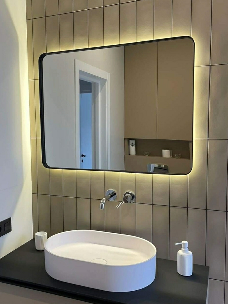 Дзеркало 90х70 у металевій рамі з Led підсвічуванням.