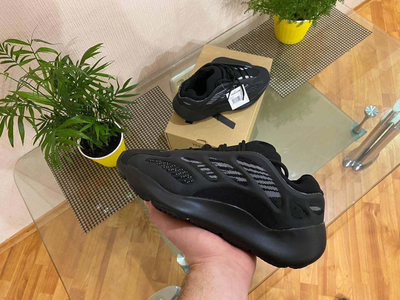 Чоловічі кросівки Adidas Yeezy Boost 700 v3 Black Alvah (чорні) D310 зручні якісні кроси демісезон top, фото 1