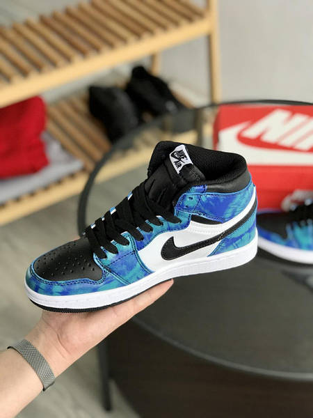 Air jordan retro hotsell 1 high blue