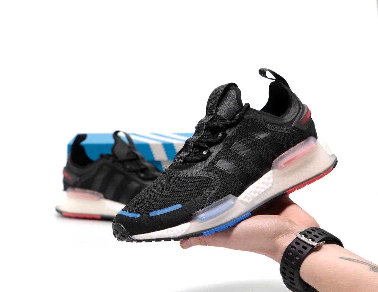 Чоловічі кросівки Adidas NMD V3 (чорні із синім і червоним) легкі м'які спортивні кроси К14264 top, фото 1