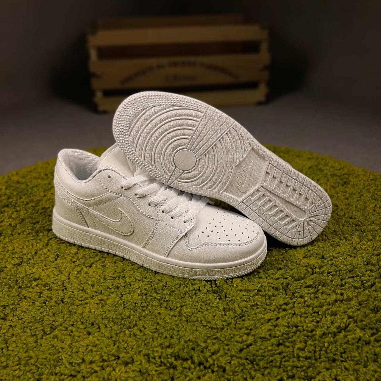 Чоловічі кросівки Nike Air Jordan 1 Low (білі) низькі базові універсальні кеди О10859 top, фото 1