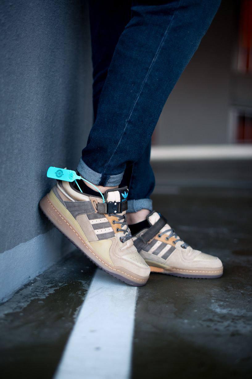 Чоловічі кросівки Bad Bunny x Adidas Forum Buckle Low (бежеві з коричневим) весняні модні кеди М0536 top, фото 1