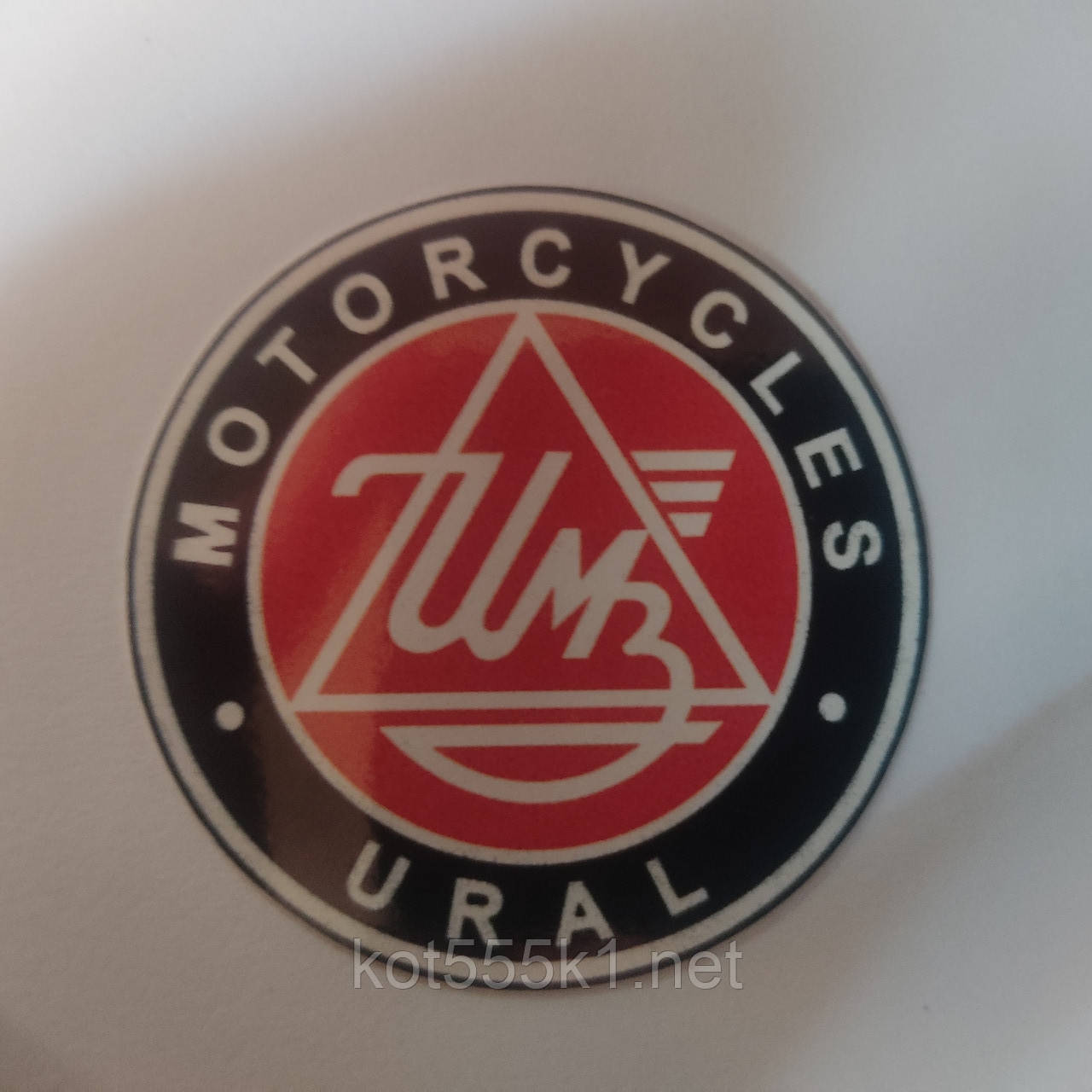 Наклейка Урал кругла червона