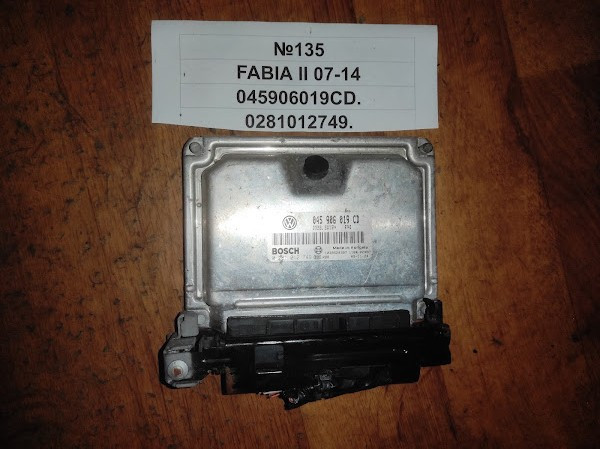 No135 Б/у Блок керування двигуном 045906019CD 0281012749 для Skoda Fabia II 2007-2014, фото 1
