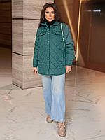 Женская весенняя стеганая удлиненная куртка больших размеров прямого покроя изумруд