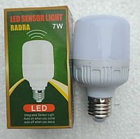 Світлодіодна LED лампа 7W 230В із сенсором датчиком руху (уцінка)