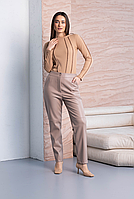Прямые женские светлые бежевые брюки для весны из эко-кожа на замше