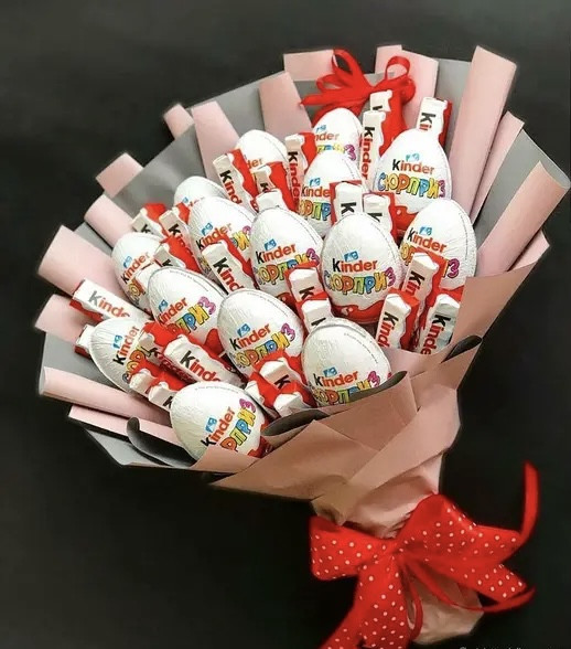 Букет цукерок Кіндер Сюрприз Kinder Surprise 15 шт, Kinder Chocolate 24 шт. рожевий