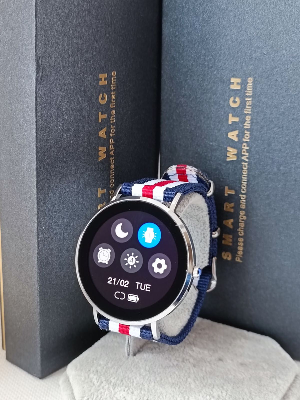 Умные смарт часы Т8 ultra в ультра тонком дизайне, толщина всего 6.8 мм, лучшие женские часы 2023 года - фото 8 - id-p1785570753