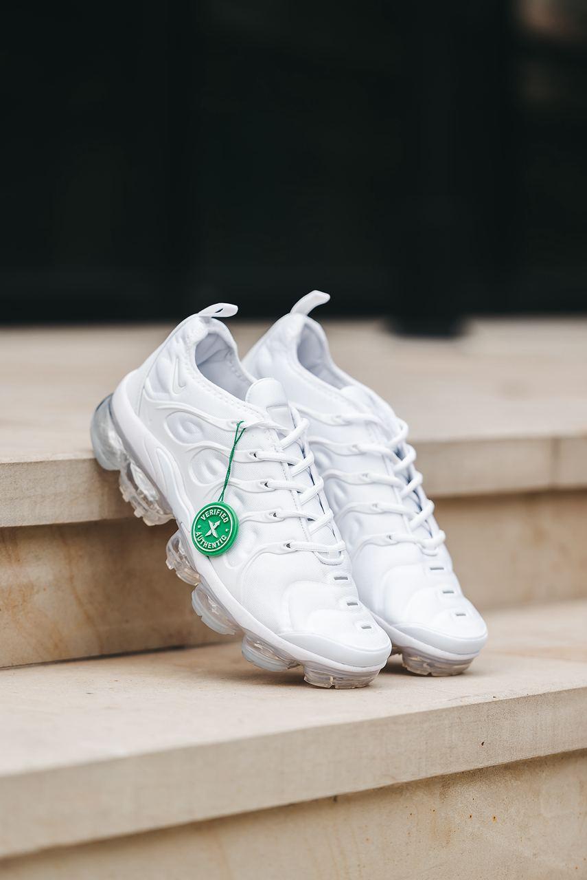 Nike vapormax white best sale green
