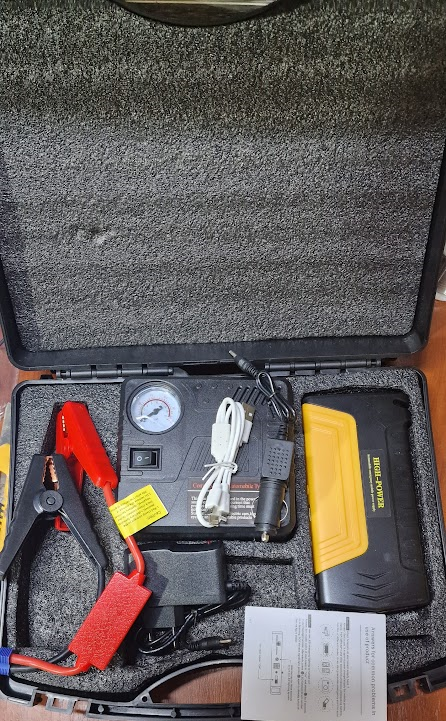 Пусковий зарядний пристрій для автомобіля Power Bank 50800 mAh з компресором No1737