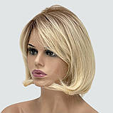 Перука каре з термоволосся 180℃ Sabrina AT колір блонд з темним корінням, фото 3