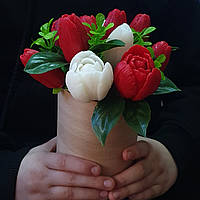 Букет тюльпанов из мыла ручной работы в тубусе