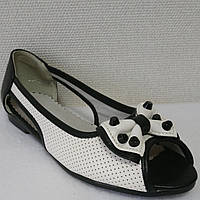 Туфли открытые черно-белые с бантом и перфорацией для девочек р 35(22.5см)