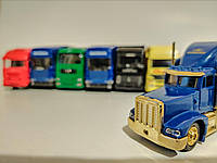 Колекционная игрушечная модель грузового автомобиля машины 1:87