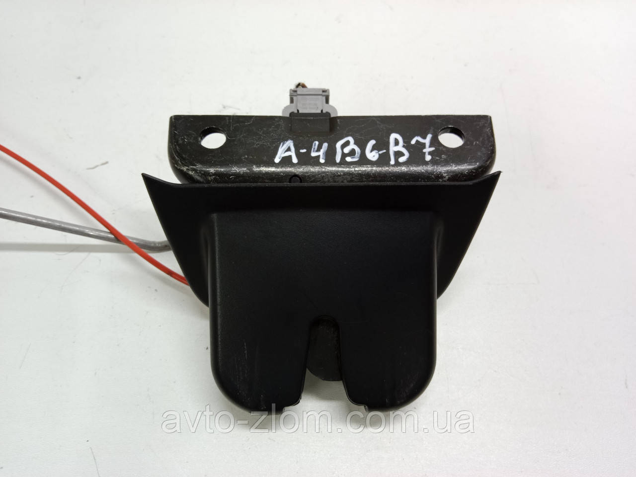 Замок кришки багажника Ауді A4 B6, Ауді A4 B7. Ауді А4. Універсал. 8E9827520., фото 1