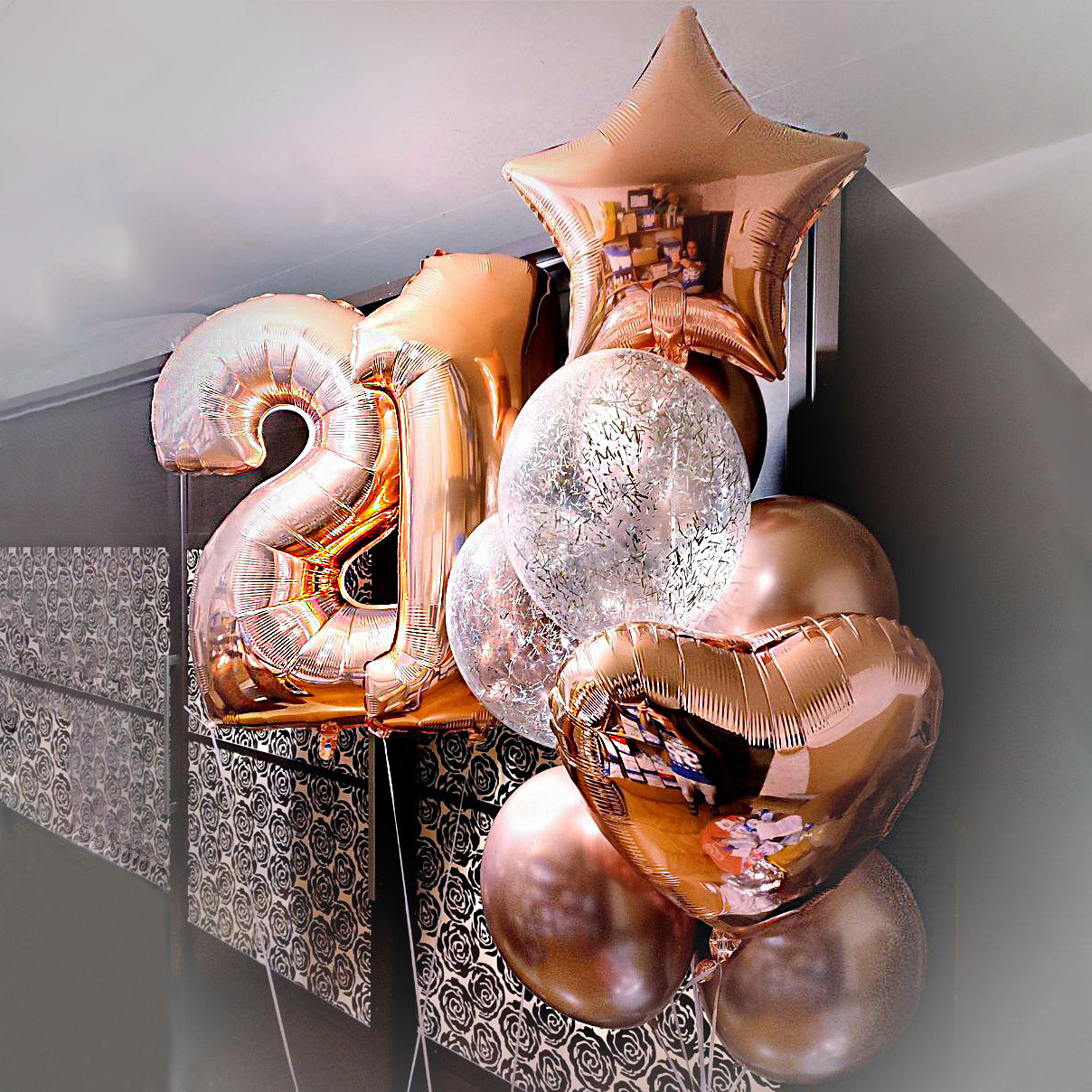 Гелієві кульки на 21 рік для дівчини Подарунок на день народження дівчині Композиція букет Повітряні кульки Цифра фольгована