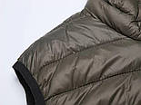 Чоловічий оливковий демісезонний жилет з капюшоном і електропідігрівом у рамері S у кольорі оливи, фото 2