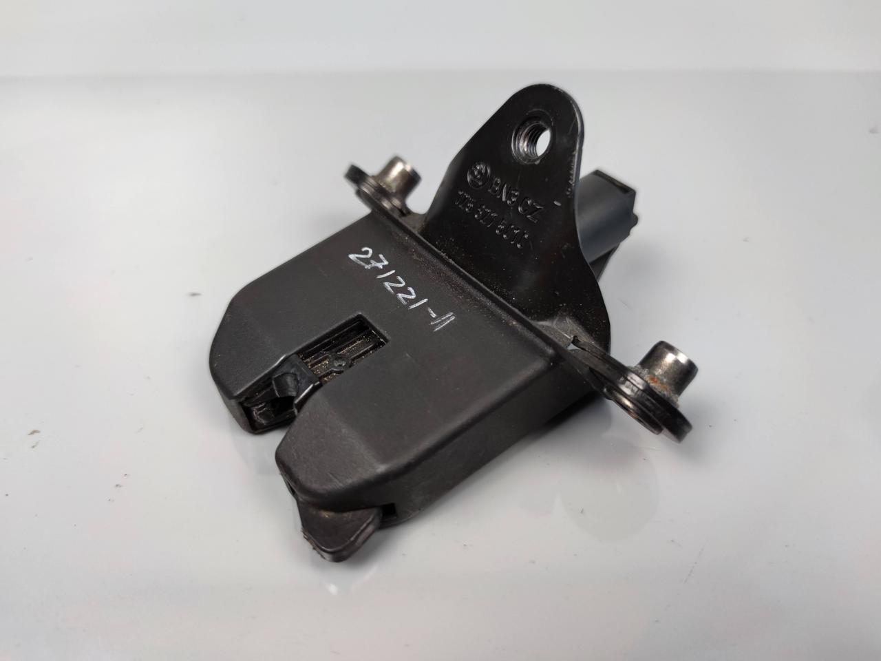 Замок кришки багажника Skoda Octavia A5 1Z5827501D 1Z5827501С