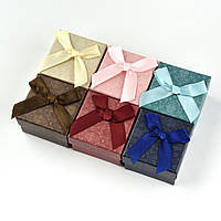 Коробочка квадратна картонна однотонна з бантом під кільце розмір 50Х50Х35 мм 24 шт. в пакованні мікс кольорів
