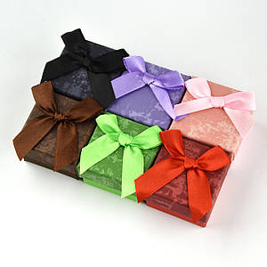 Коробочка квадратная картонная однотонная с бантом под кольцо размер 51Х51Х34 мм 24 шт в упаковке микс цветов