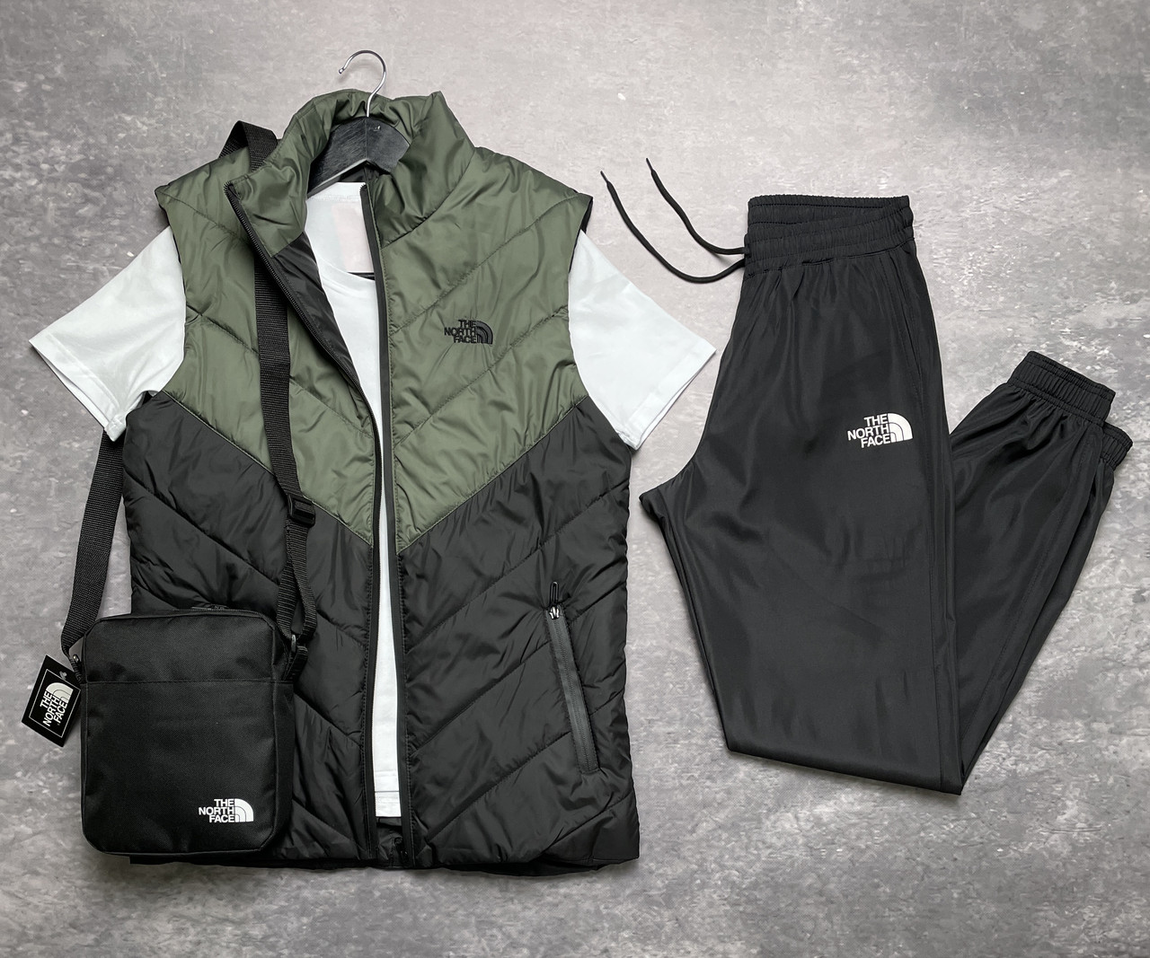 The North Face жилетка штани футболка сумка спортивний костюм чоловічий tnf хакі, фото 1