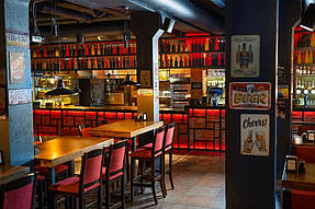 Столи з масиву дерева та металу