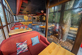 Столи з масиву дерева та металу