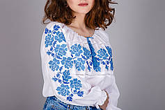 Вишита жіноча блуза з синім візерунком, фото 3