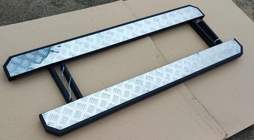 Пороги майданчика бічні підніжки фарбовані в чорному матовому кольорі зі світлим листом на ВАЗ 2121 НІНВА Тайга1977+, фото 1