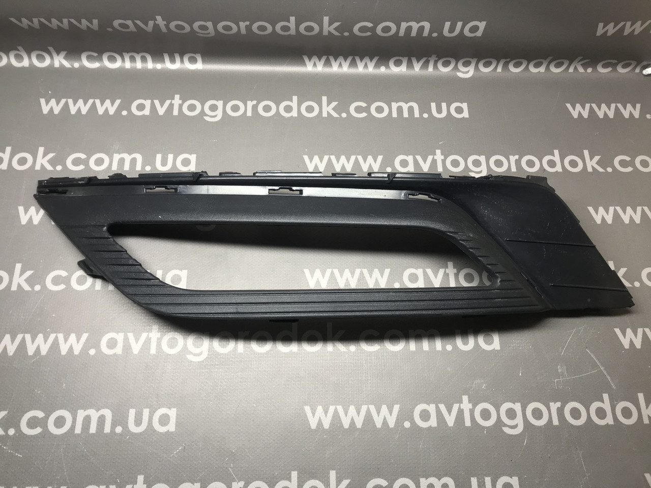 Рамка протитуманної фари ліва переднього бампера Ford Fusion mk5 рестайл