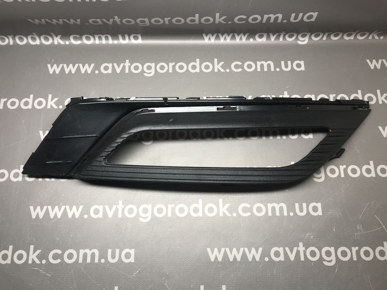 Рамка протитуманної фари права переднього бампера Ford Fusion mk5 рестайл