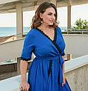 Жіноча довга сукня електрик із запахом із мереживом великі розміри, фото 2